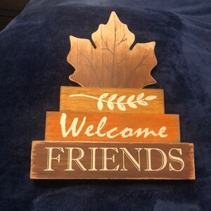 Ashland decor: ‘Welcome Friends’ sign.